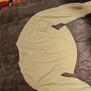 Lululemon Softstreme Ribbed Waist light yellow sweatshirt crew 10 Excellent